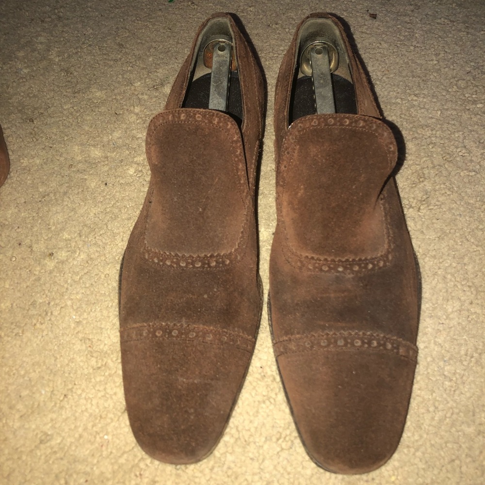 Bally’s of Switzerland. Brown suede cap-toe loafers w/high vamp